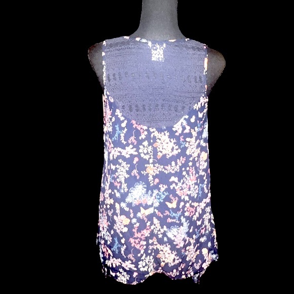 Sleeveless Waterfall Hem Floral Butterfly Trapeze Top w/ Back Lace Detail, Small - Picture 3 of 15